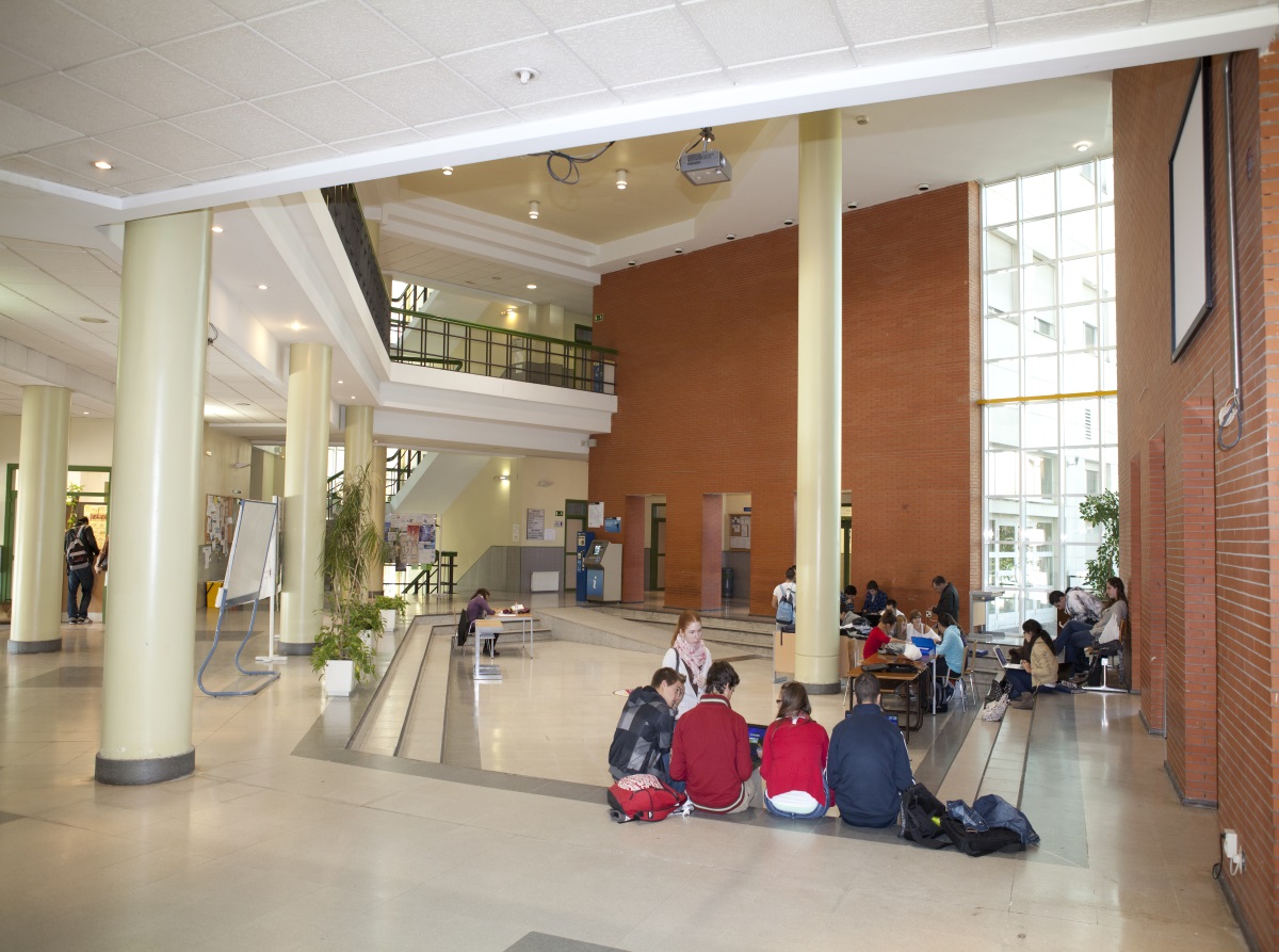 Hall del edificio Multidepartamental
